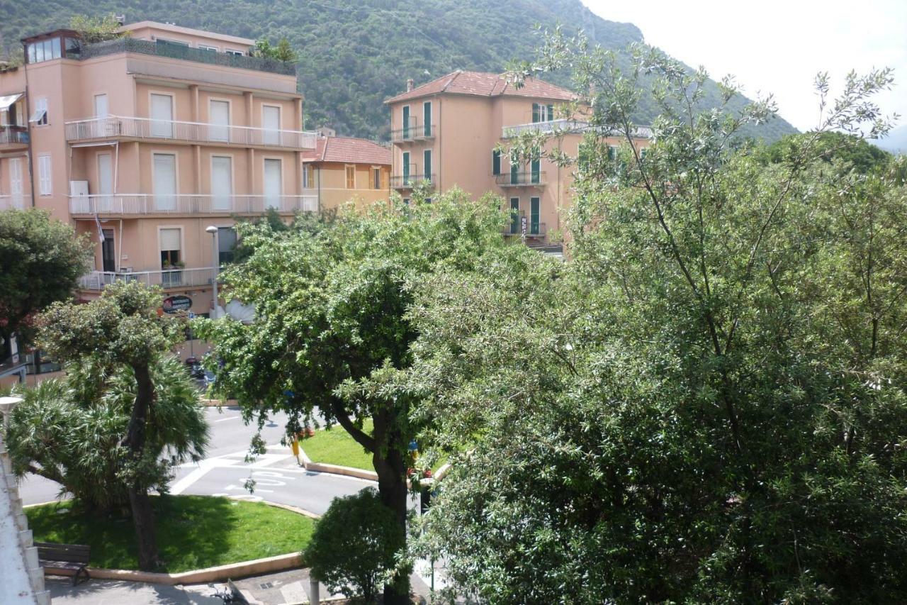 Finalmarina Centro 2 Apartment Finale Ligure Bagian luar foto